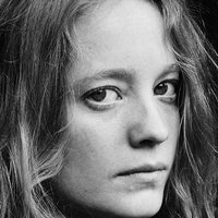 Leonie Benesch Meztelen