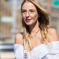 Leonie Hanne Meztelen