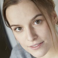 Leonie Landa Meztelen