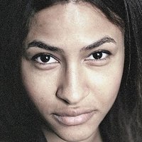 Léonie Simaga Meztelen