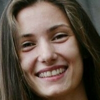 Leraa Meztelen