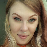 Leslie Lux Meztelen