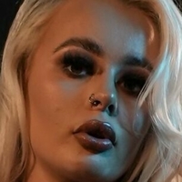 Liberty May Meztelen