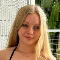 Lilly May Meztelen