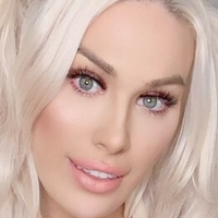 Lily M Meztelen