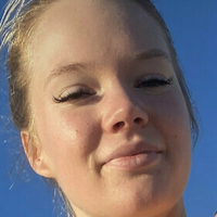 Lily Sinkonnen Meztelen
