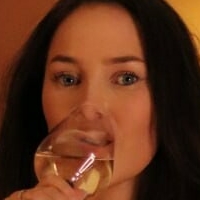 liridona Meztelen