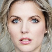 Lise Martin Meztelen