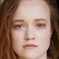 Liv Hewson Meztelen