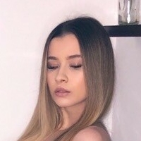Livia Gellert Meztelen