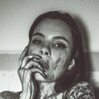 Liz Oliver Meztelen