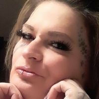 lluvely Meztelen