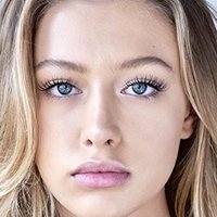 Logan Riley Hassel Meztelen
