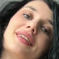 Lora Meztelen