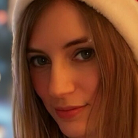 Lory Meztelen
