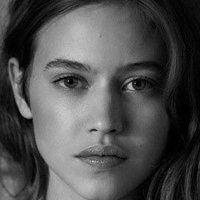 Lou de Laage Meztelen