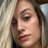 louiseadams Meztelen