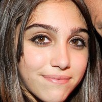 Lourdes Leon Meztelen
