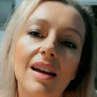 Lucie Ainsworth Meztelen