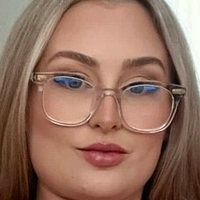 Lucy Adler Meztelen