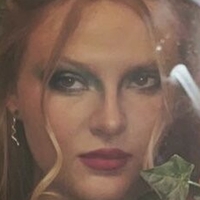 Lucy M Meztelen