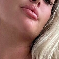 Lucy Nicholson Meztelen