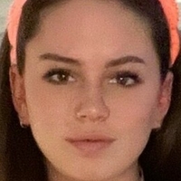 Lucy Meztelen