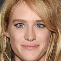 Mackenzie Davis Meztelen