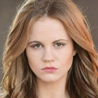 Mackenzie Lintz Meztelen