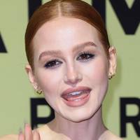 Madelaine Petsch Meztelen