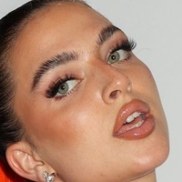 Mae Muller Meztelen