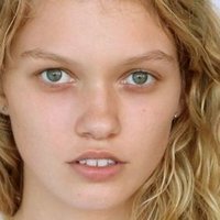 Maggie Laine Meztelen