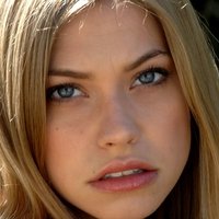 Maitland McConnell Meztelen
