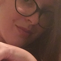 Malynne Meztelen