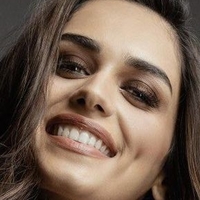 Manushi Chhillar Meztelen