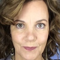 Margaret Colin Meztelen