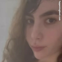 Mari Capri Meztelen