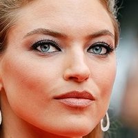 Martha Hunt Meztelen