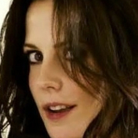 Mary Louis Meztelen