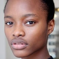 Mayowa Nicholas Meztelen