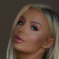 Meg Marie Meztelen