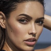 Melody de la Fe Meztelen