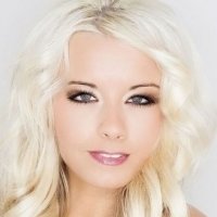 Mia Julia Brückner Meztelen