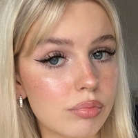Mia Meztelen
