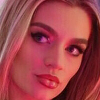 Mikenna Meztelen