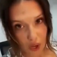 Milli Bobby Meztelen