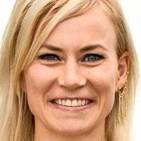 Minka Kuustonen Meztelen