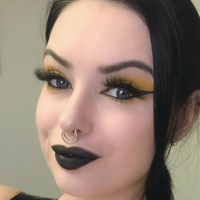 Miss Ruby Meztelen