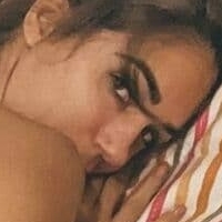Miss Yennii Meztelen