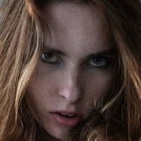 Model Red Meztelen